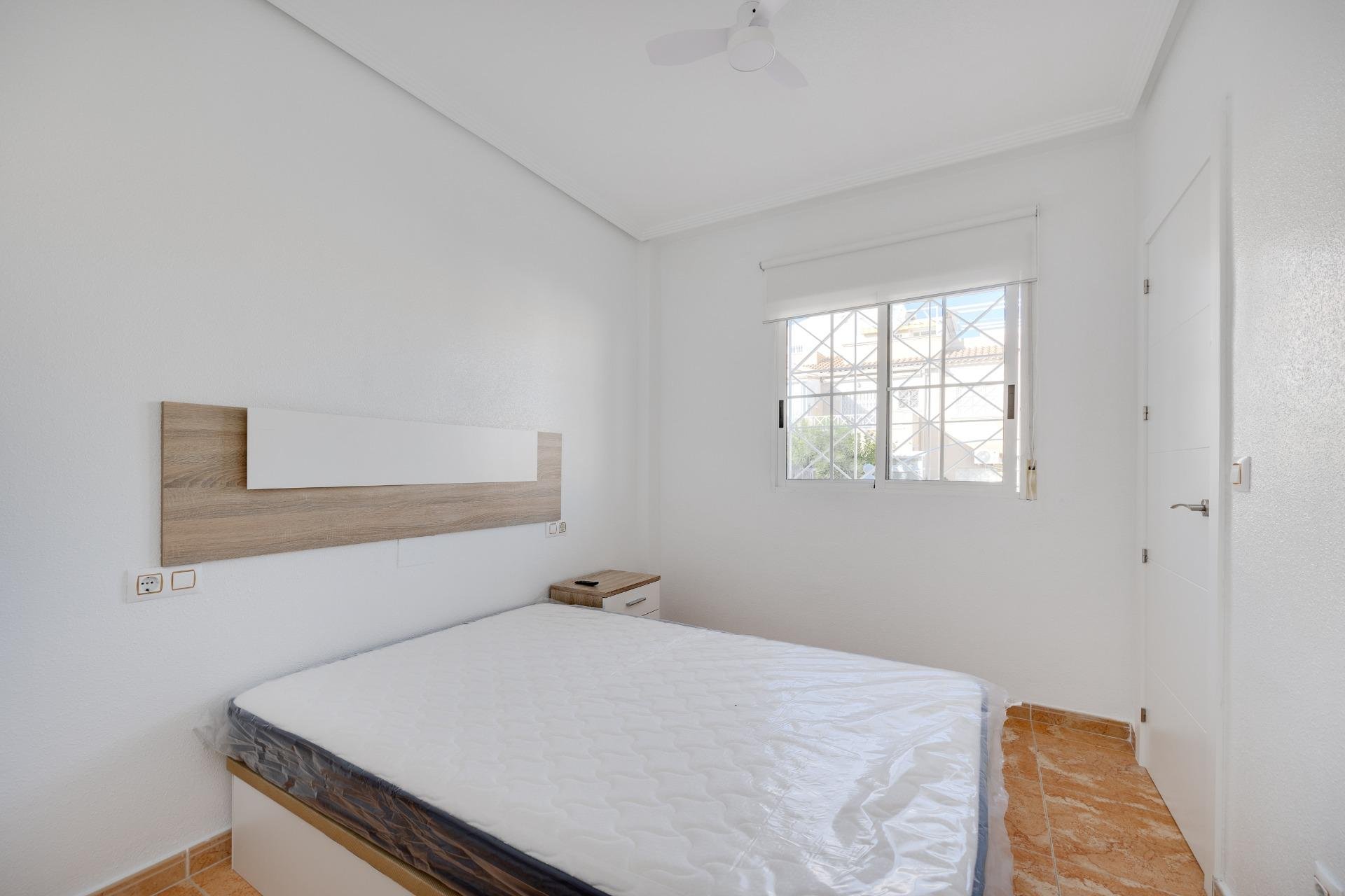 Segunda mano - Bungalow -
Torrevieja - Parque Acuático - Sector 25