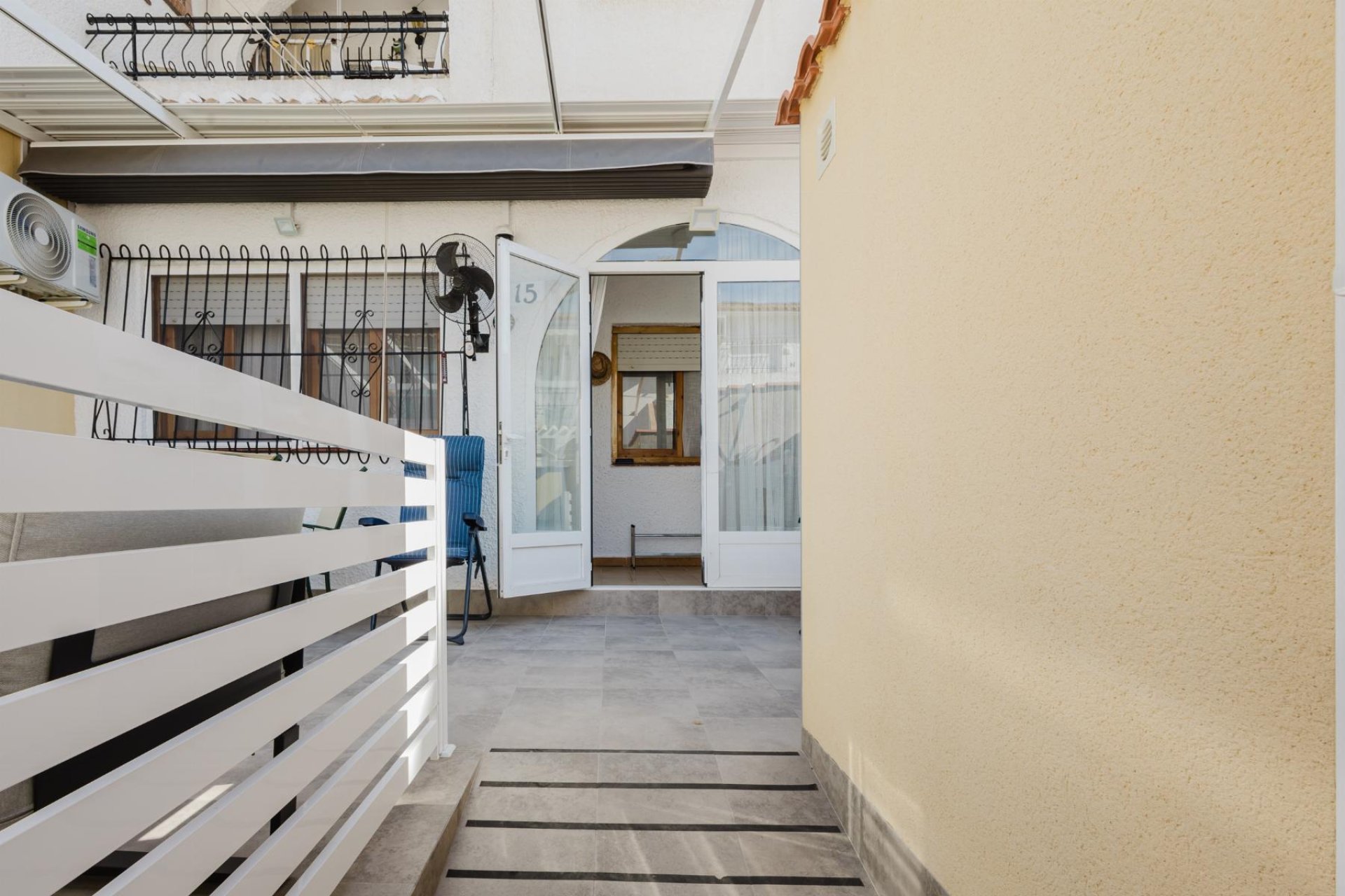 Segunda mano - Bungalow -
Torrevieja - Playa de los Naufragos