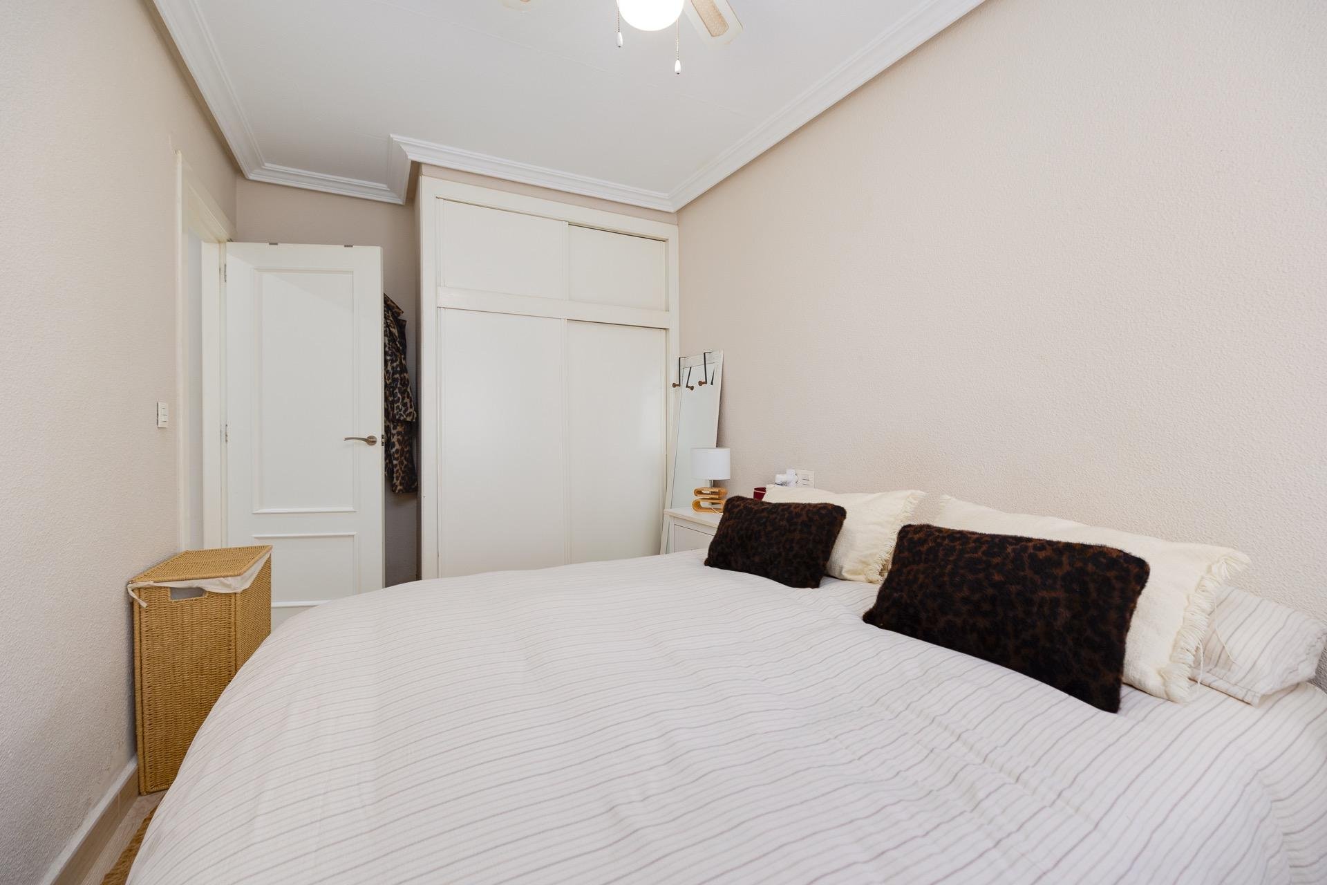 Segunda mano - Bungalow -
Torrevieja - Playa de los Naufragos