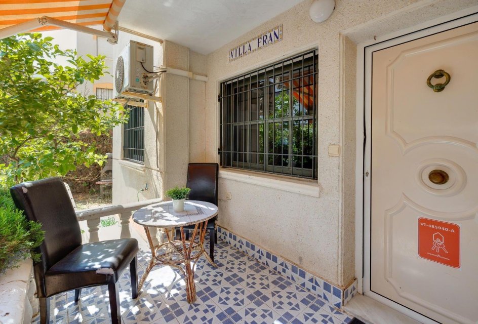 Segunda mano - Bungalow -
Torrevieja - Punta prima