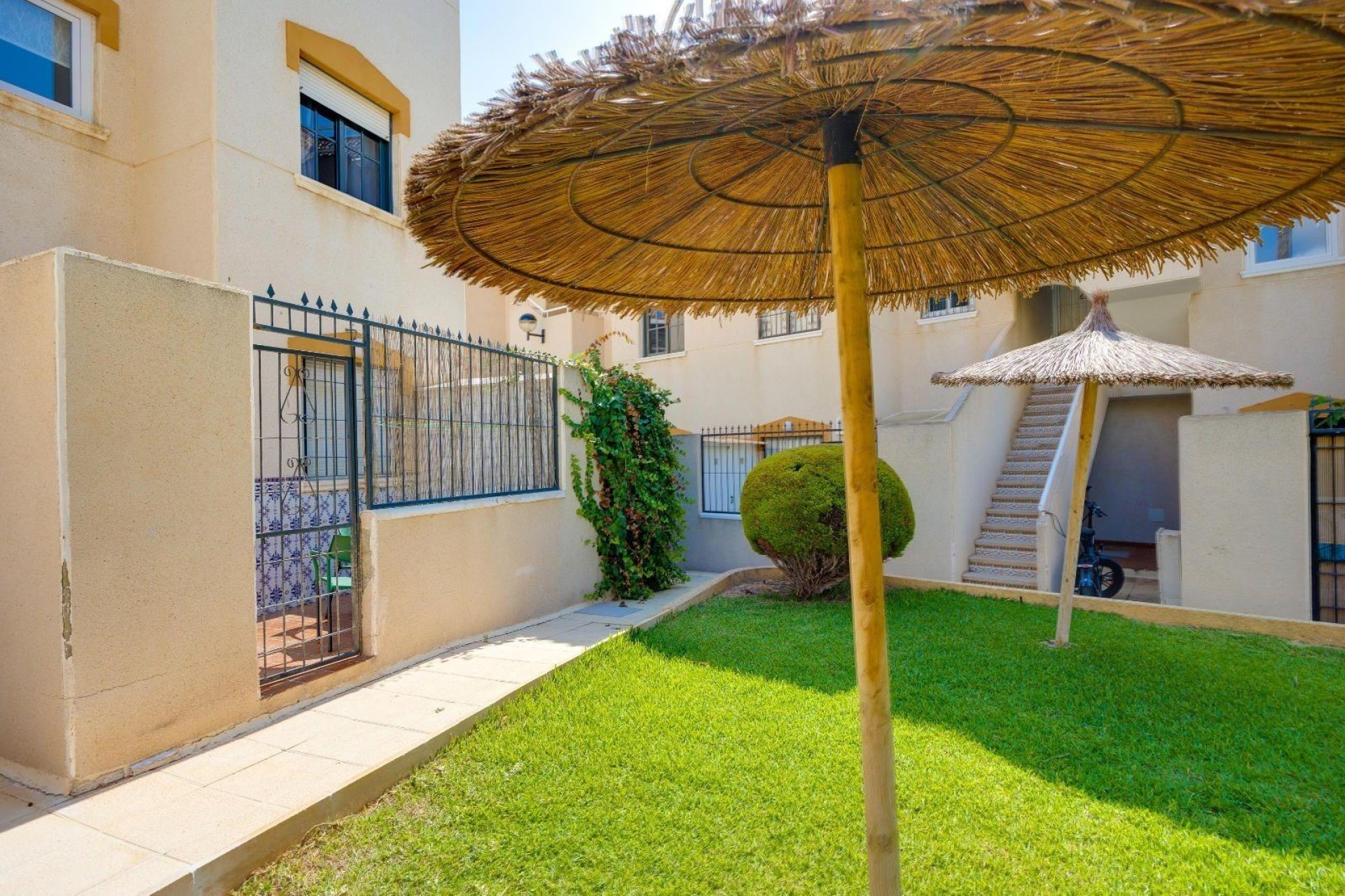 Segunda mano - Bungalow -
Torrevieja - Punta prima