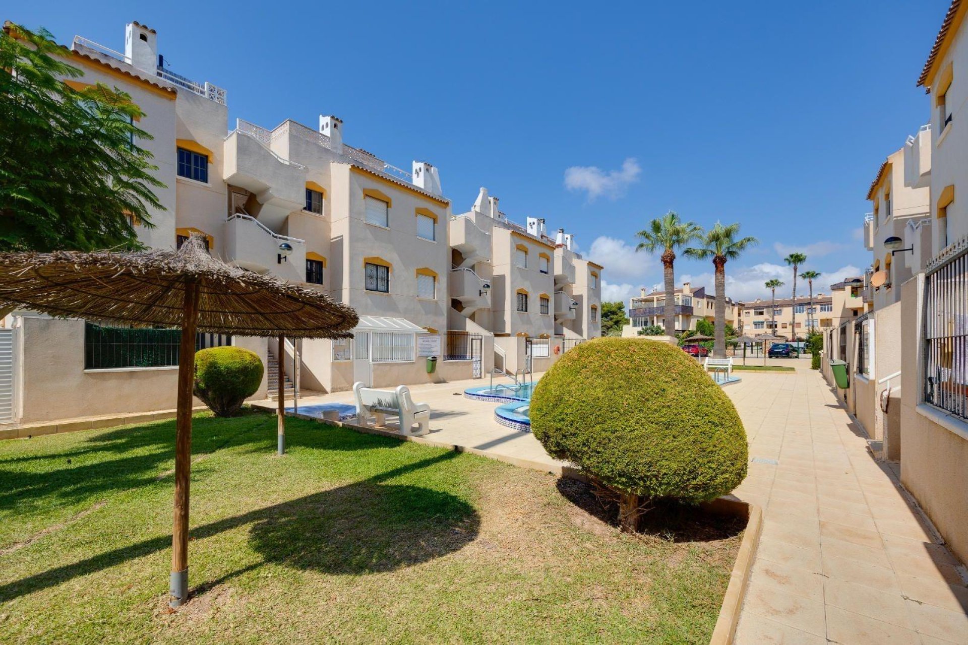 Segunda mano - Bungalow -
Torrevieja - Punta prima