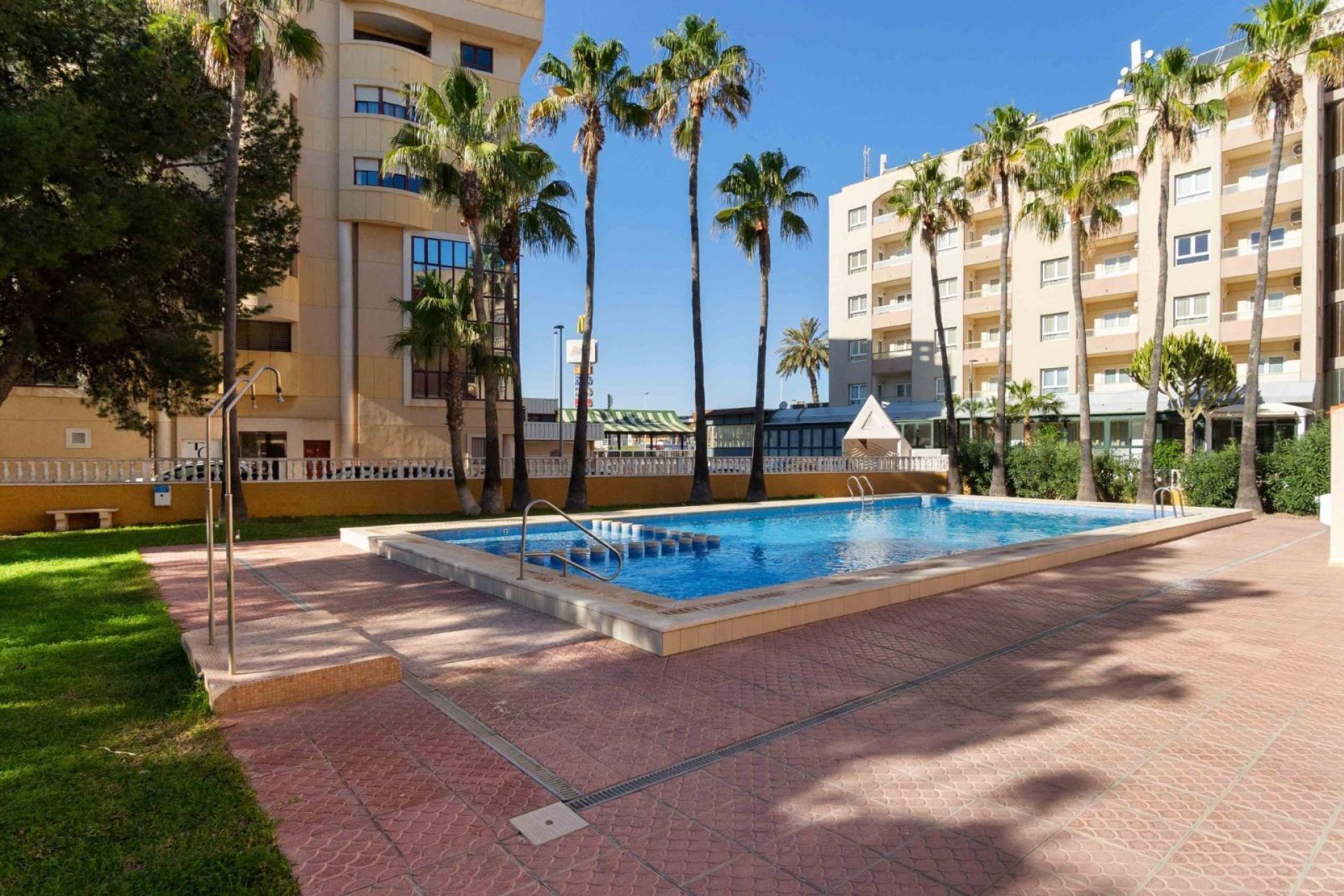 Segunda mano - Bungalow -
Torrevieja - Punta prima