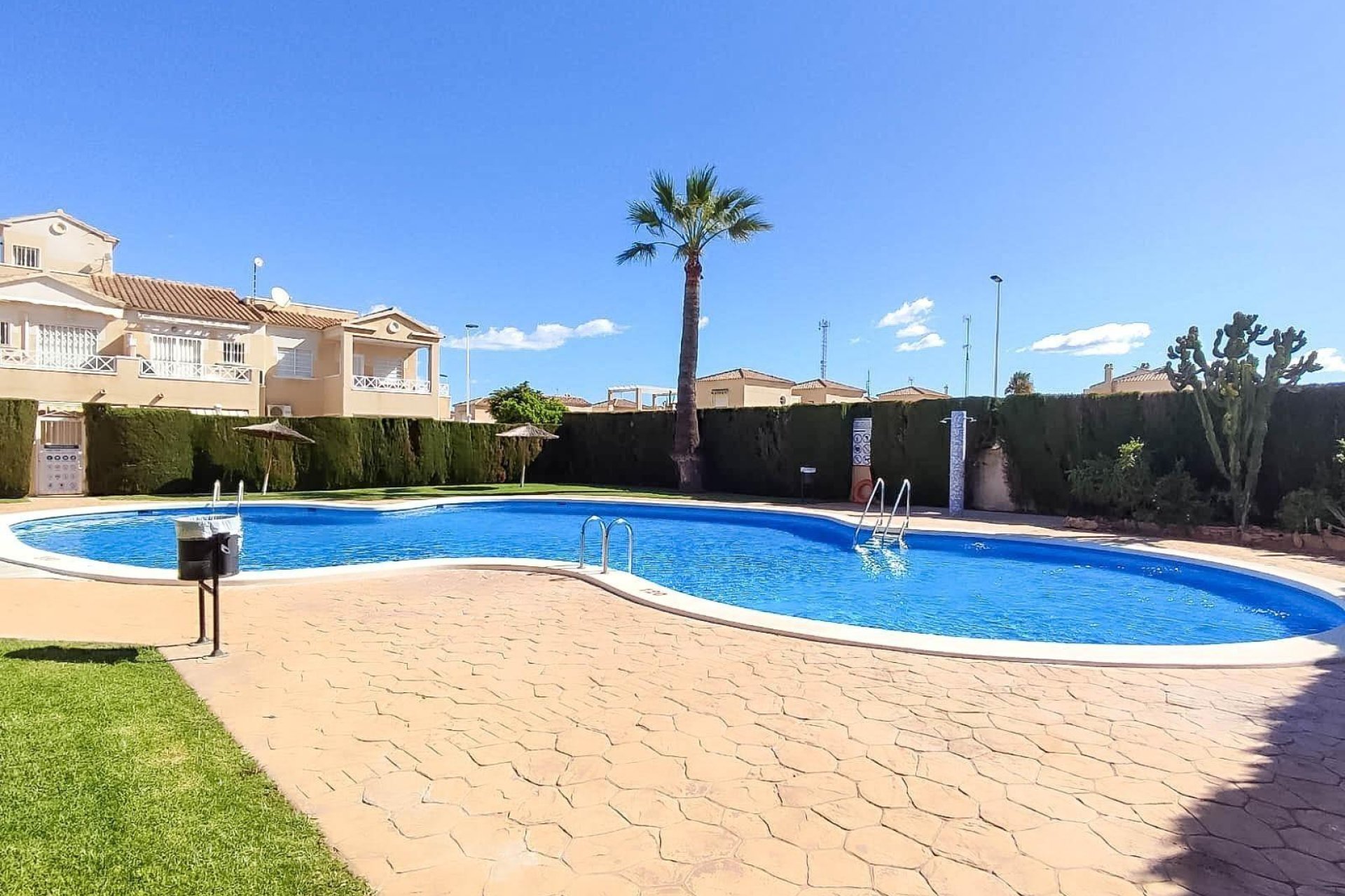 Segunda mano - Bungalow -
Torrevieja - Sector 25