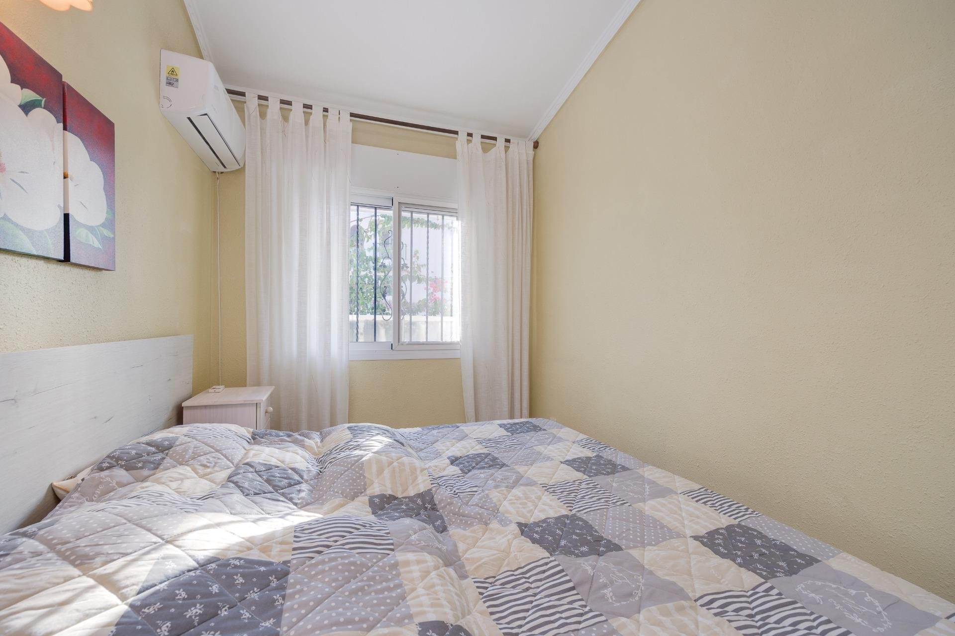 Segunda mano - Bungalow -
Torrevieja - Torre la mata