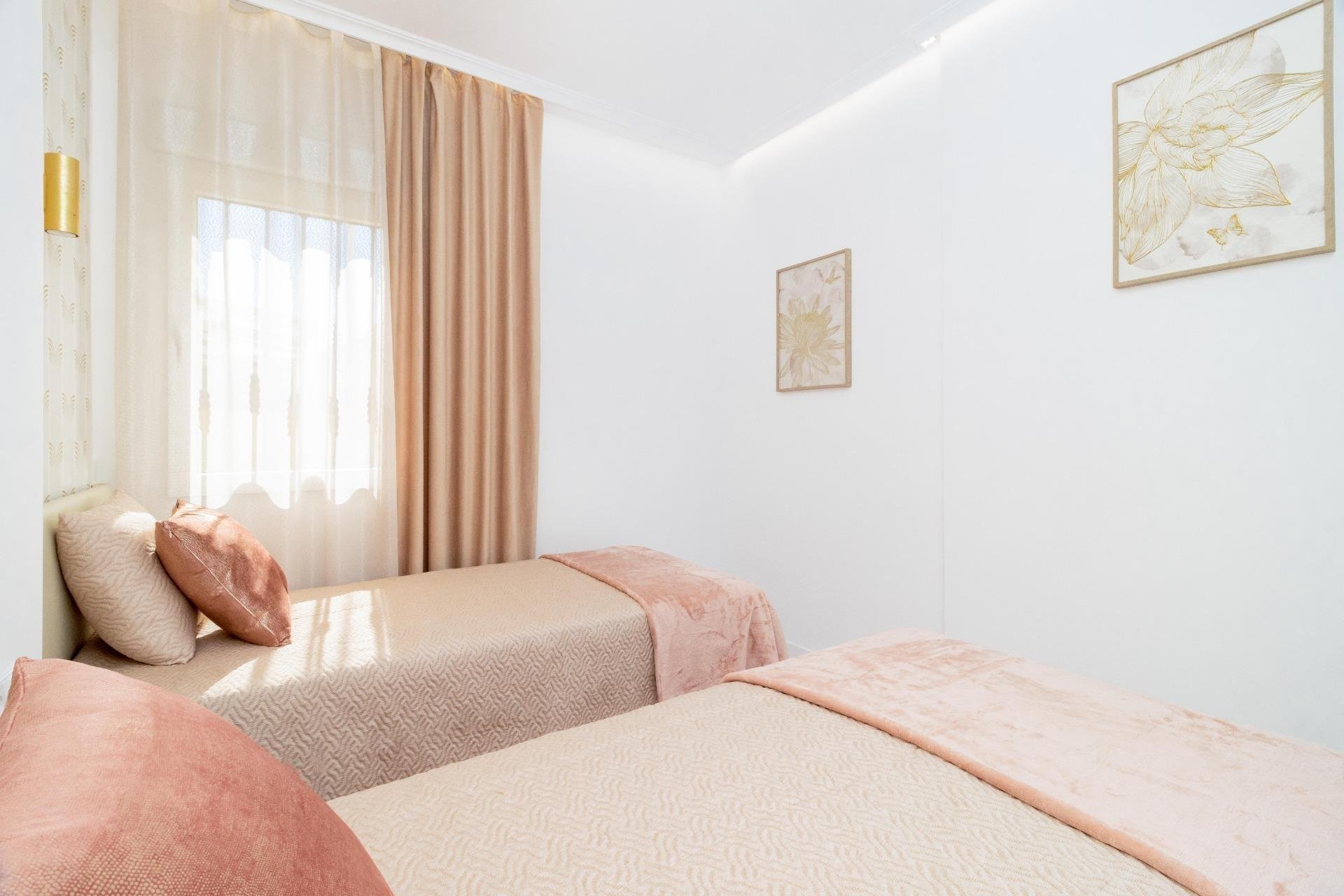 Segunda mano - Bungalow -
Torrevieja - Torrejón