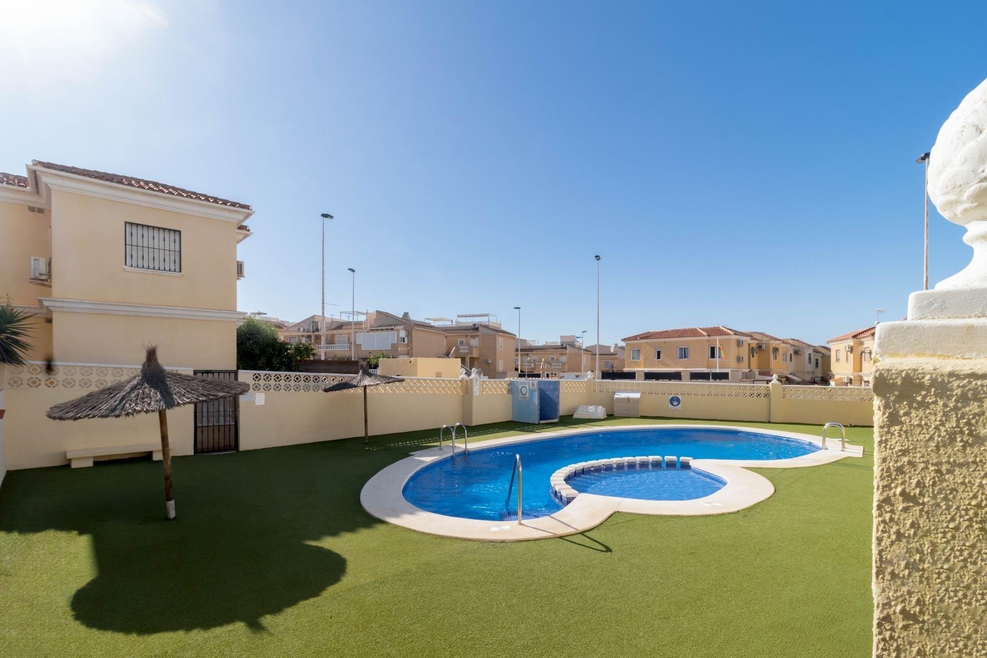 Segunda mano - Bungalow -
Torrevieja - Torrejón