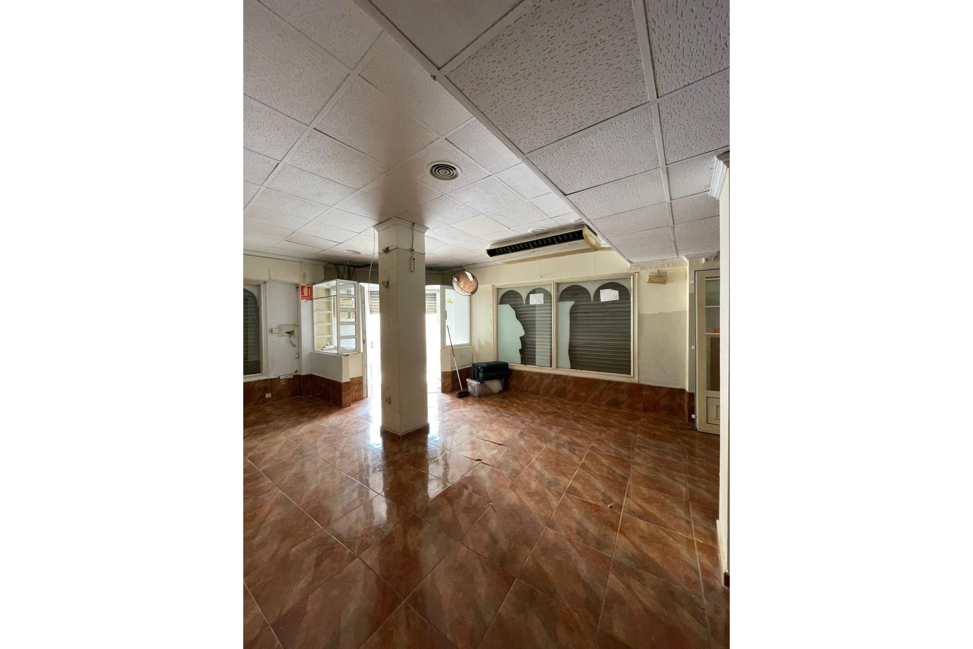 Segunda mano - Comercial -
Torrevieja - Centro