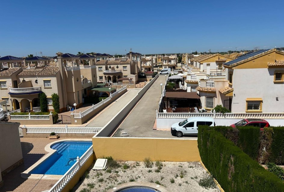 Segunda mano - Villa -
Ciudad quesada - El raso
