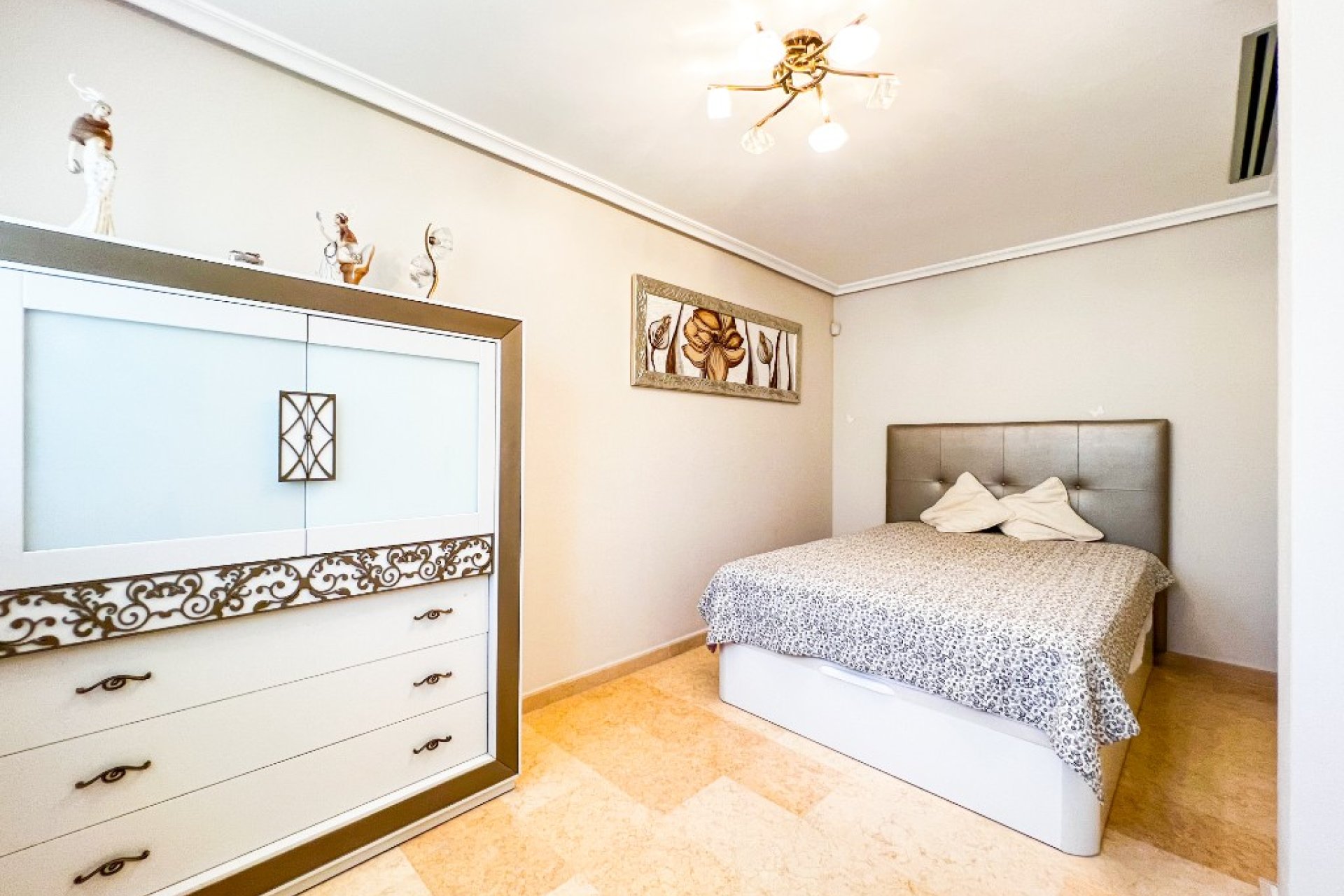 Segunda mano - Villa -
La Mata - LA MATA