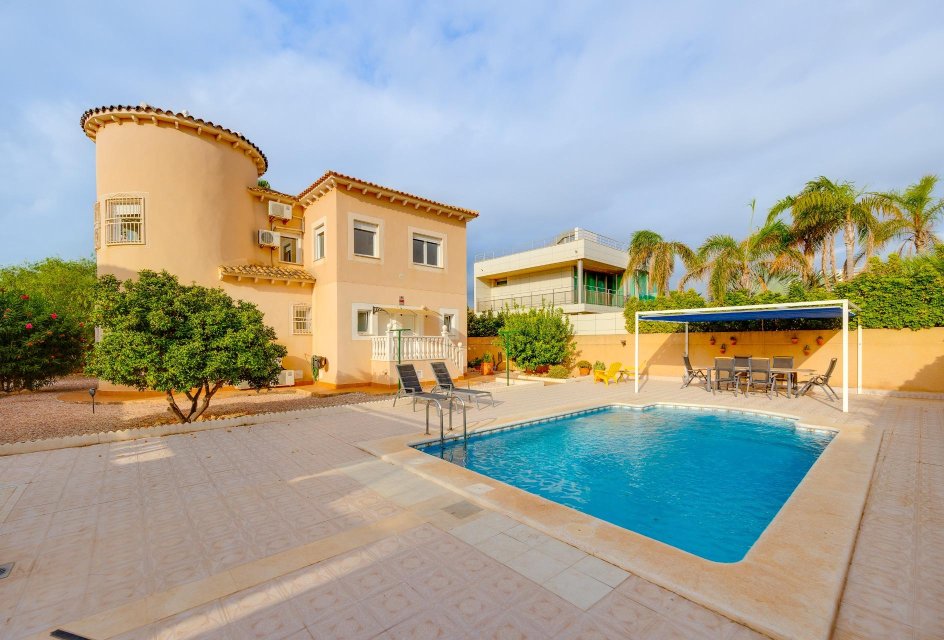 Segunda mano - Villa -
Orihuela Costa - La Zenia