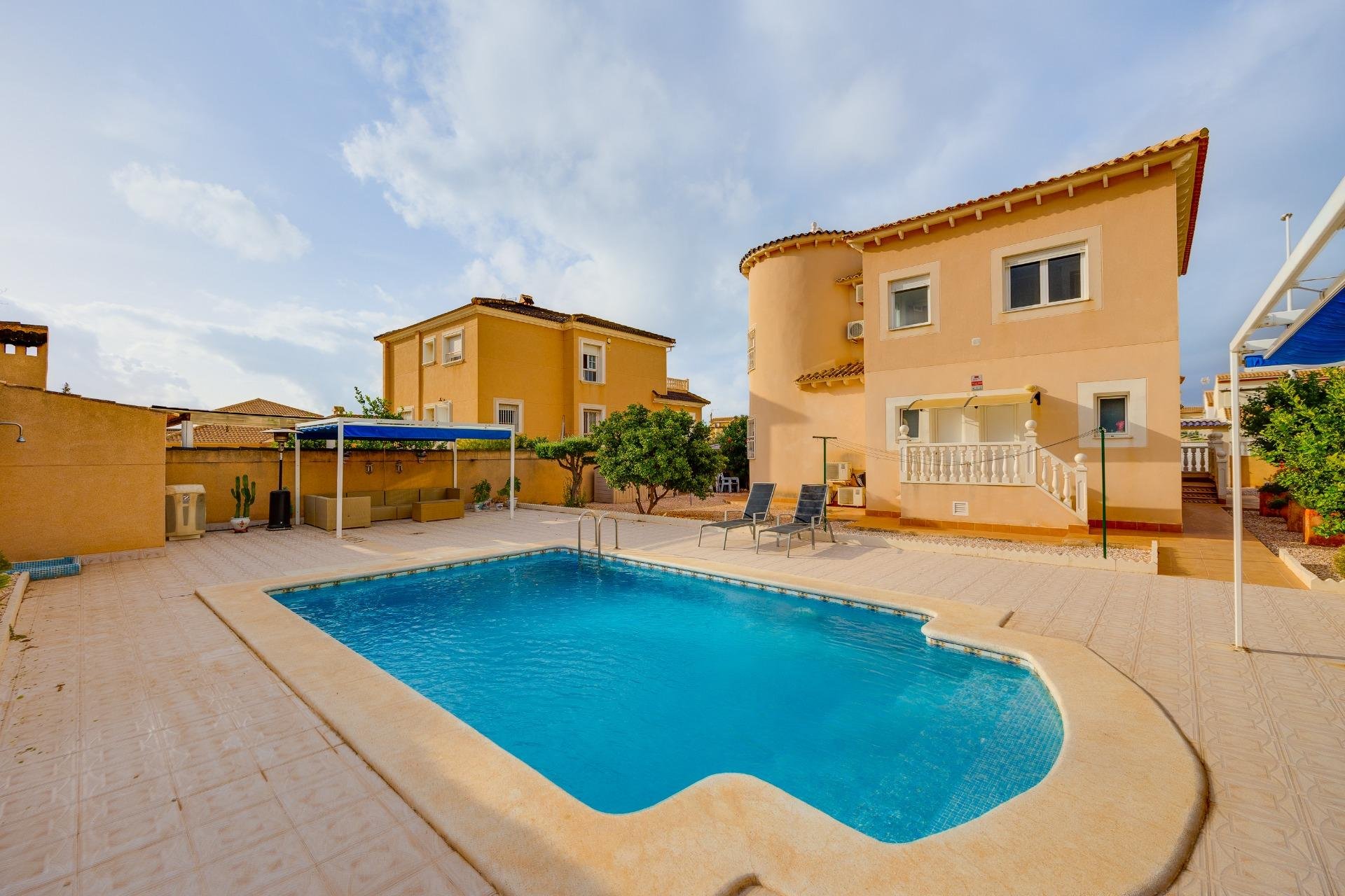 Segunda mano - Villa -
Orihuela Costa - La Zenia