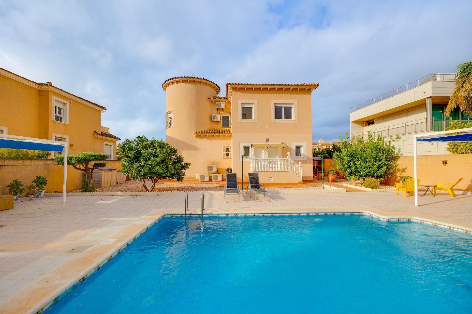 Segunda mano - Villa -
Orihuela Costa - La Zenia