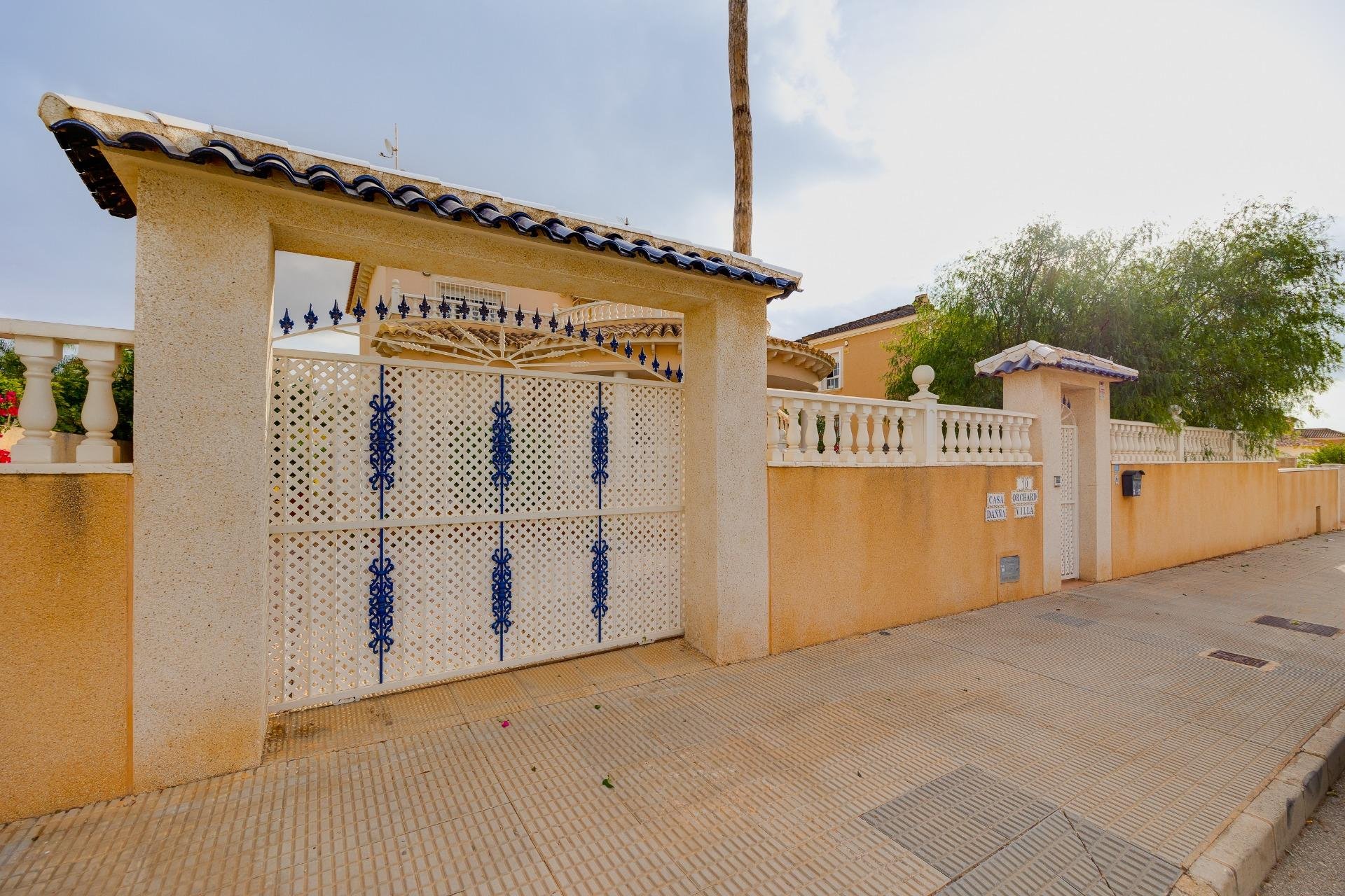 Segunda mano - Villa -
Orihuela Costa - La Zenia