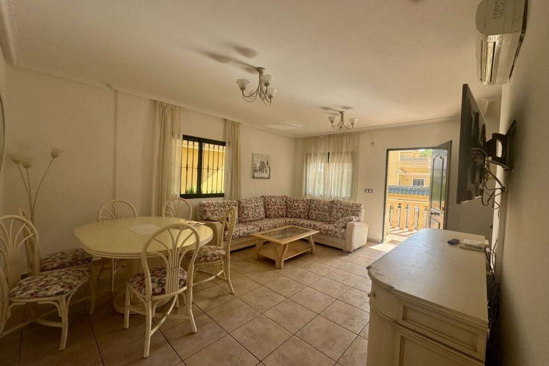 Segunda mano - Villa -
Orihuela Costa - Las Filipinas