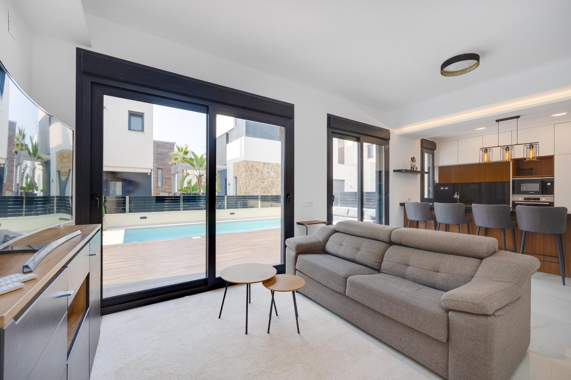 Segunda mano - Villa -
Orihuela Costa - Lomas de Cabo Roig