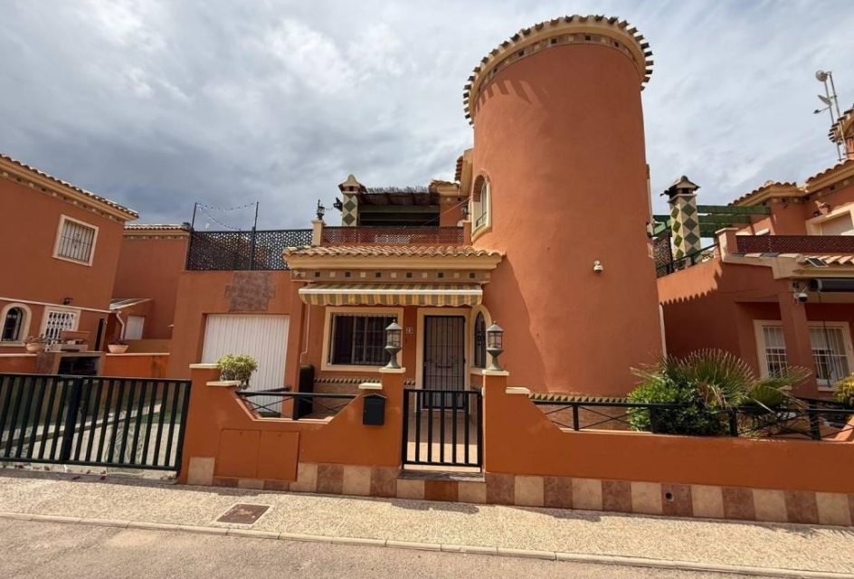 Segunda mano - Villa -
Orihuela Costa - Playa Flamenca