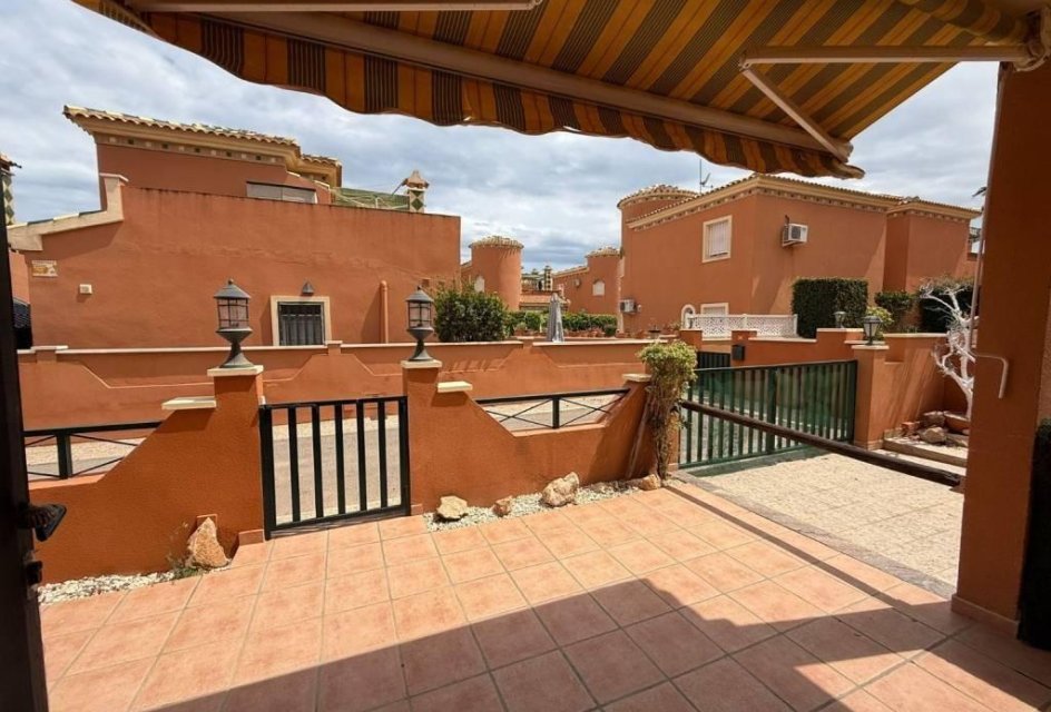 Segunda mano - Villa -
Orihuela Costa - Playa Flamenca