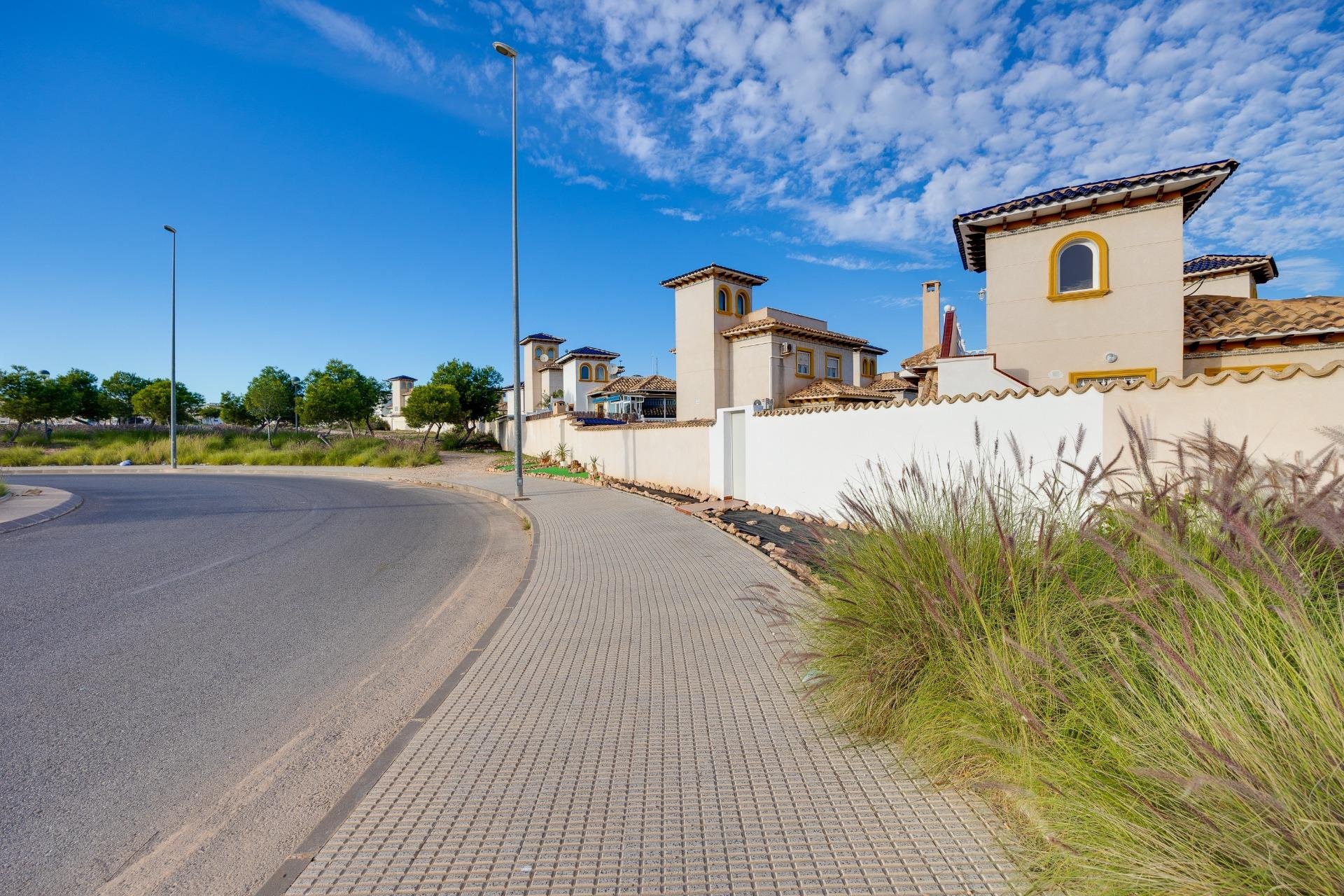 Segunda mano - Villa -
Orihuela Costa - Playa Flamenca