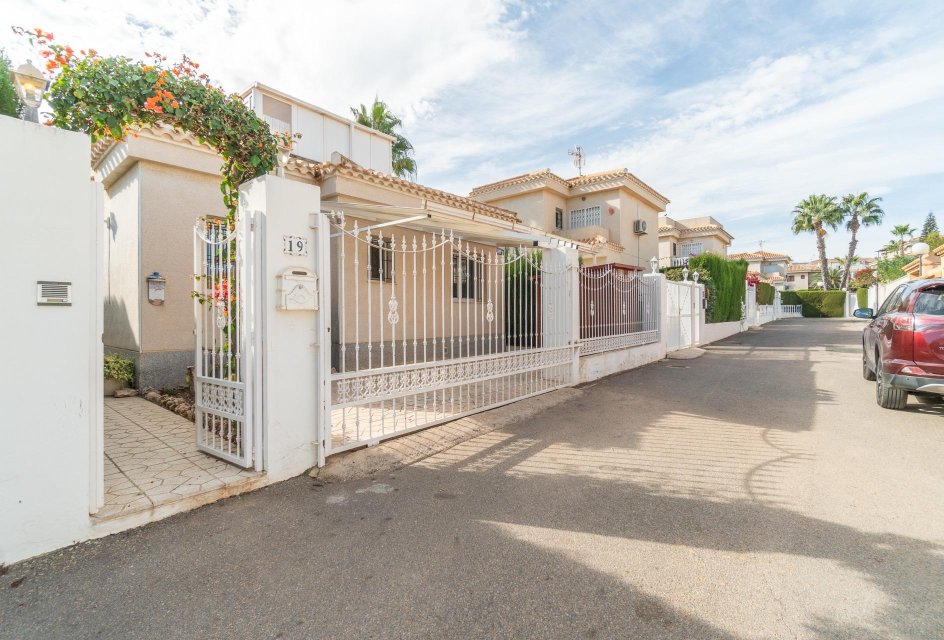 Segunda mano - Villa -
Orihuela Costa - Playa Flamenca