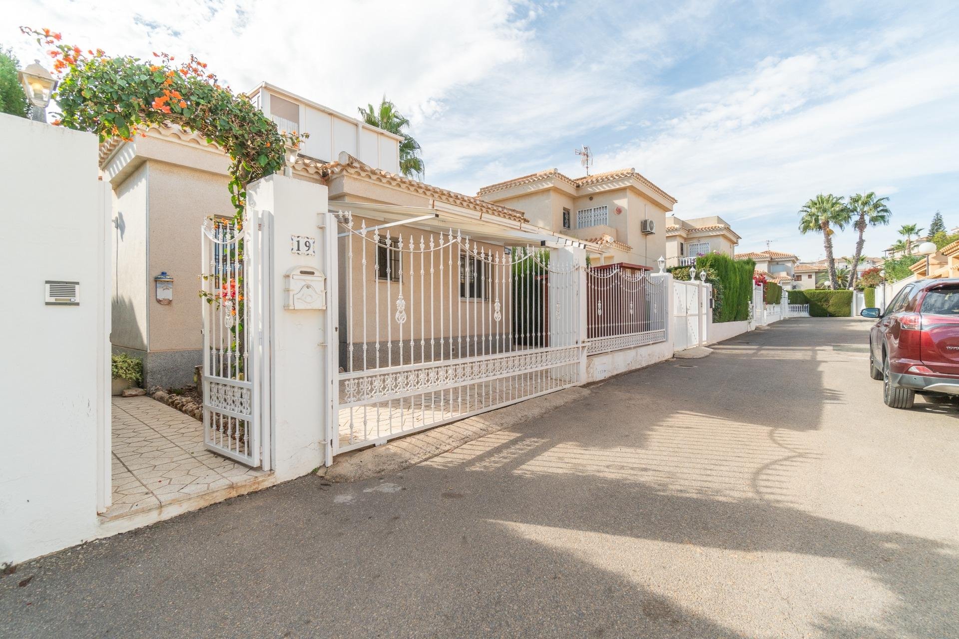 Segunda mano - Villa -
Orihuela Costa - Playa Flamenca