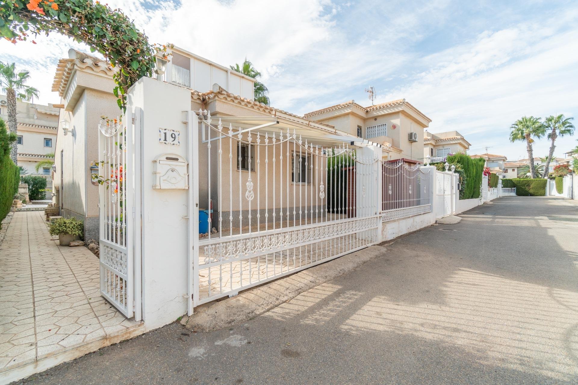 Segunda mano - Villa -
Orihuela Costa - Playa Flamenca