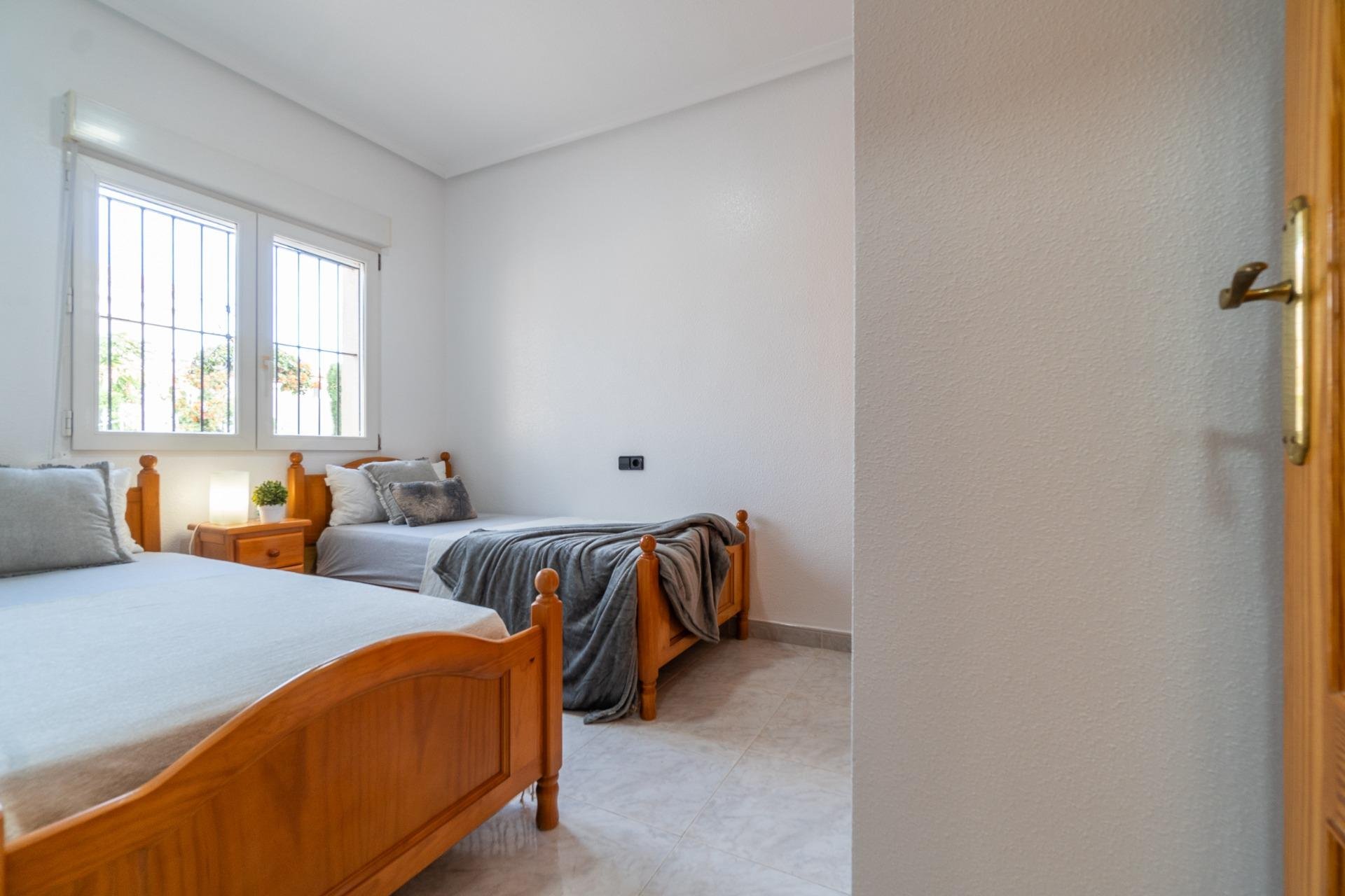 Segunda mano - Villa -
Orihuela Costa - Playa Flamenca