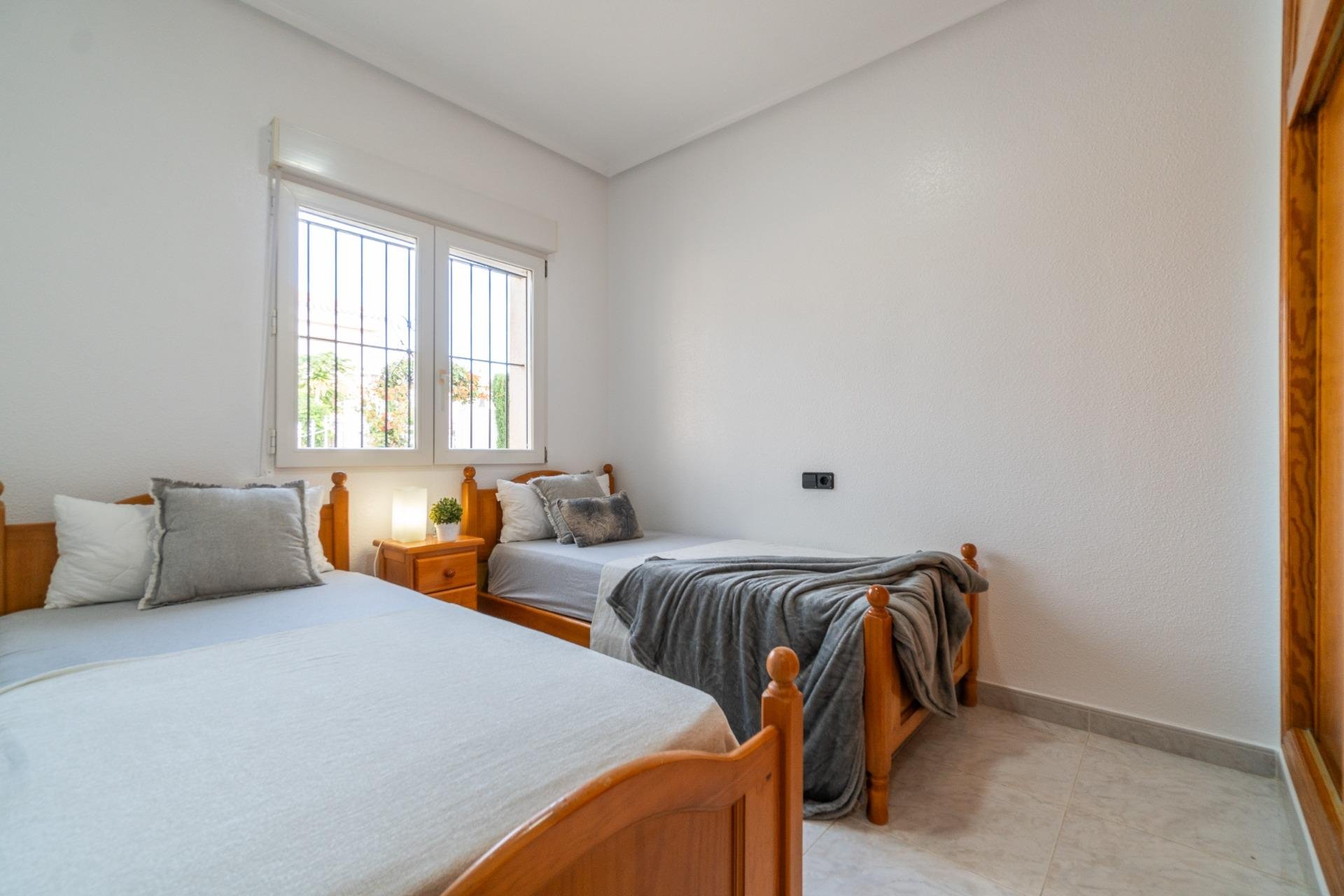 Segunda mano - Villa -
Orihuela Costa - Playa Flamenca