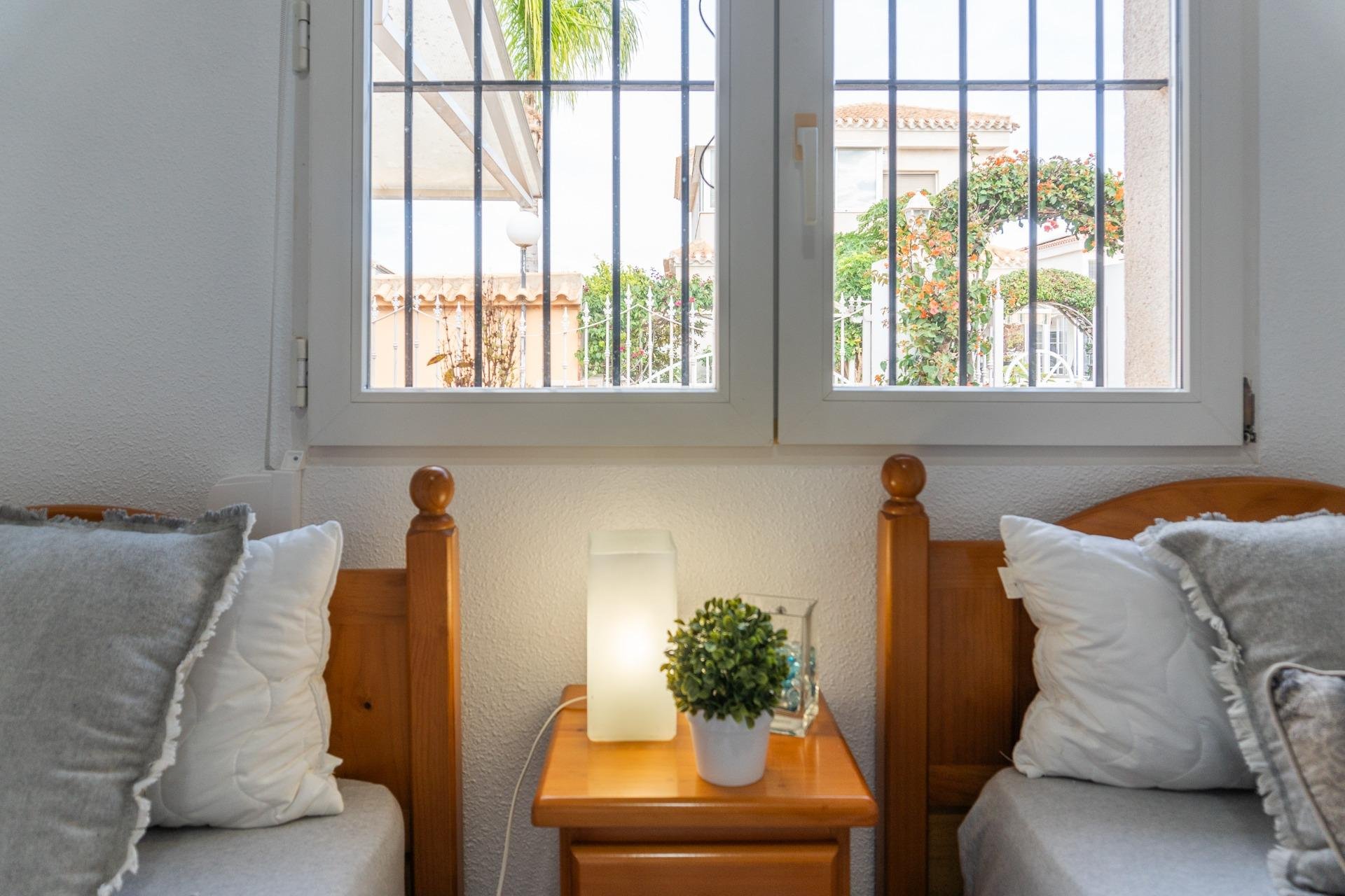 Segunda mano - Villa -
Orihuela Costa - Playa Flamenca