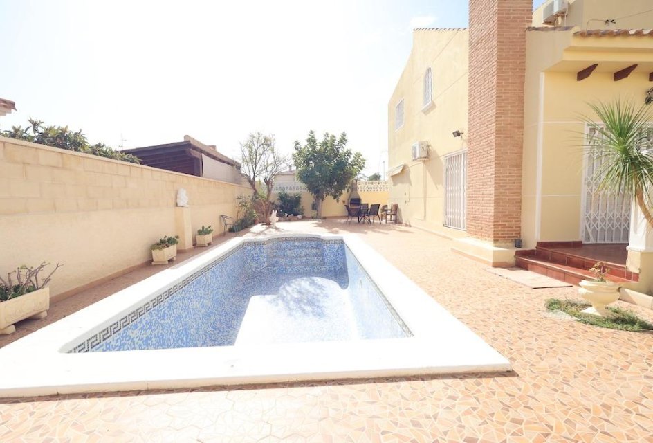 Segunda mano - Villa -
Orihuela Costa - Playa Flamenca
