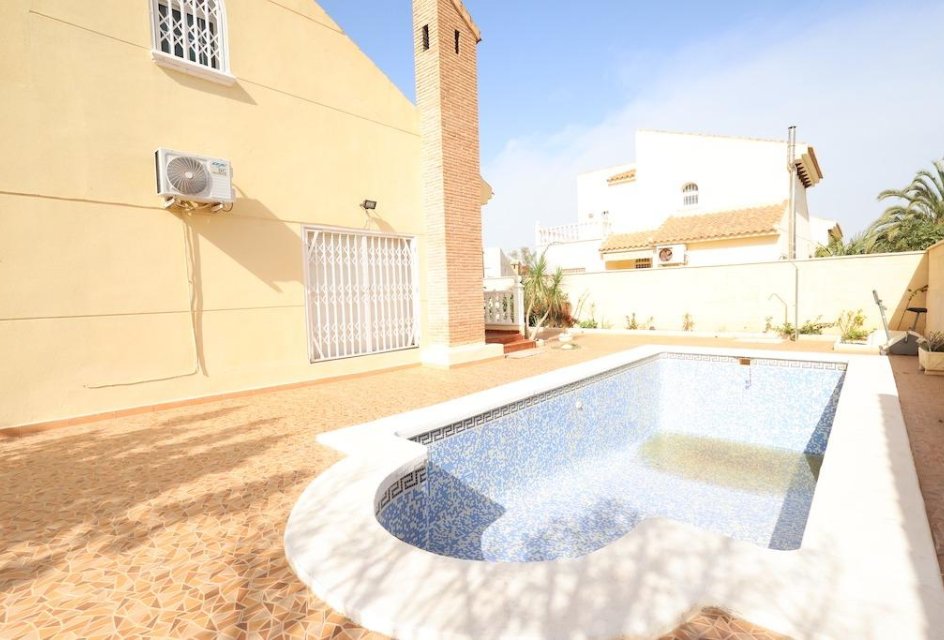 Segunda mano - Villa -
Orihuela Costa - Playa Flamenca
