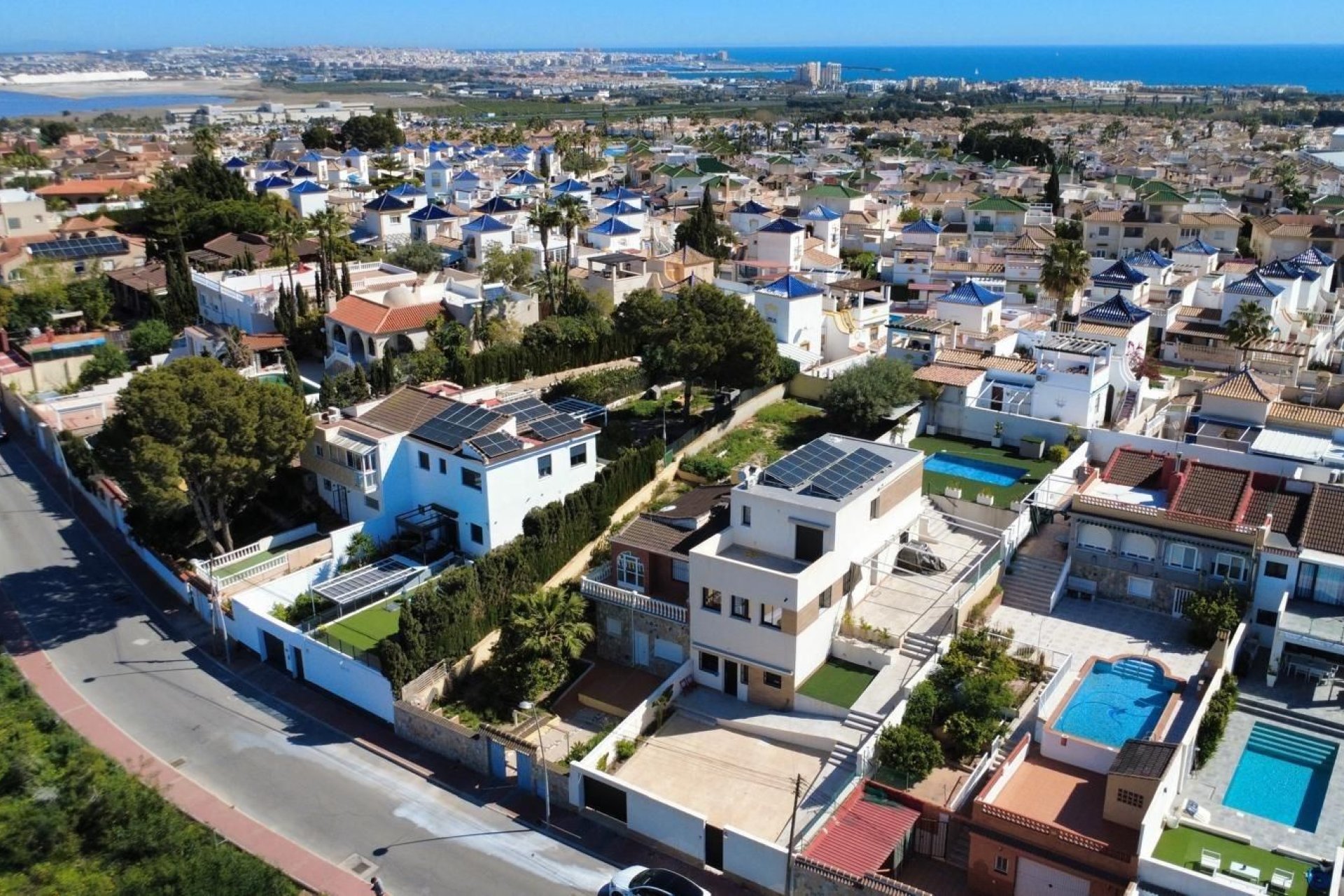 Segunda mano - Villa -
Orihuela Costa - Urbanización Perla del Mar