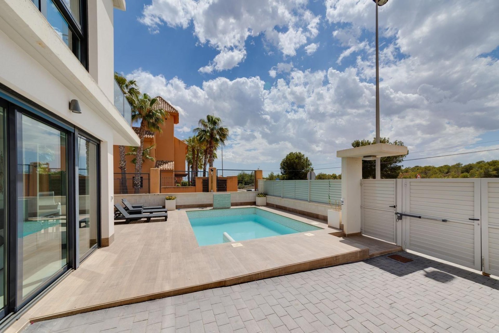 Segunda mano - Villa -
San Miguel de Salinas - Bellavista