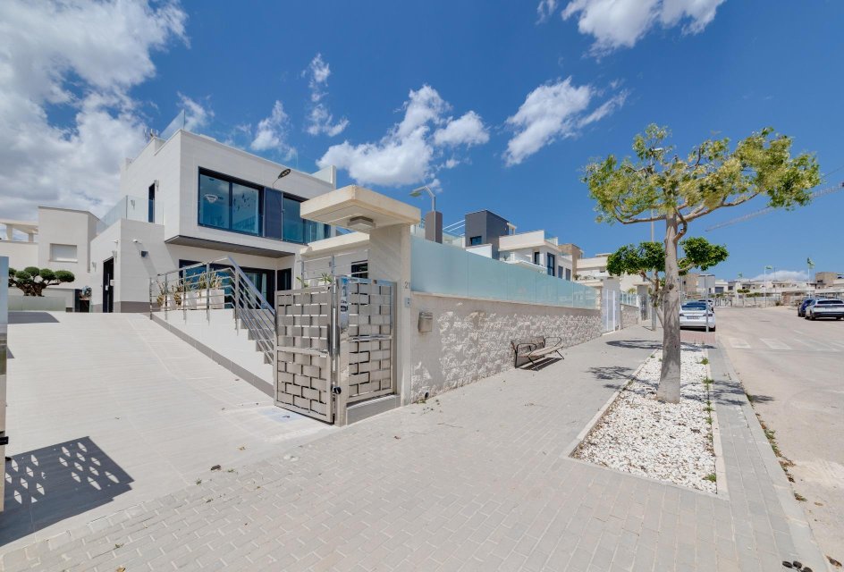 Segunda mano - Villa -
San Miguel de Salinas - Cerro del Sol