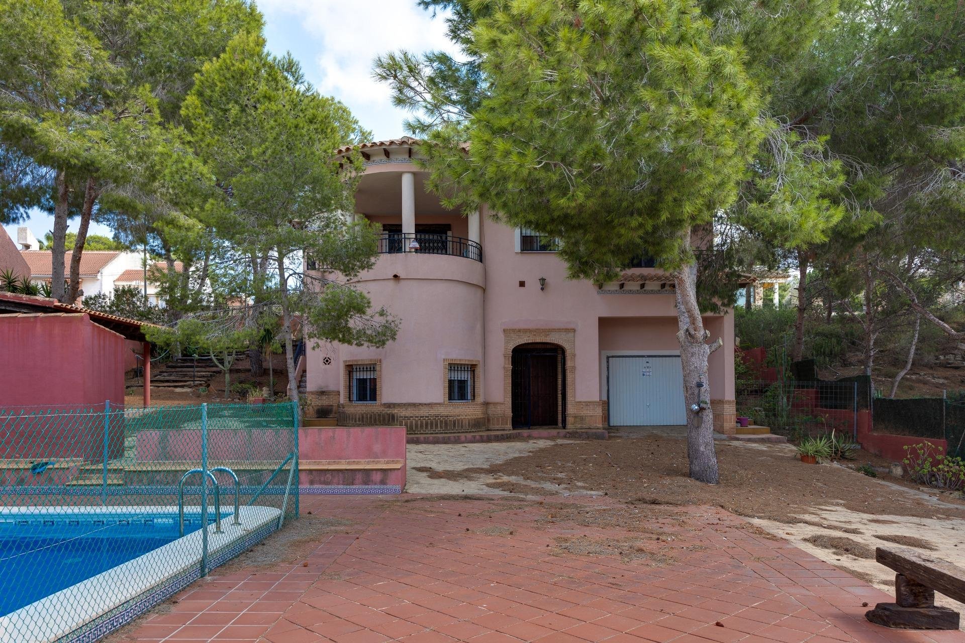Segunda mano - Villa -
San Miguel de Salinas - Ciudad de las comunicaciones
