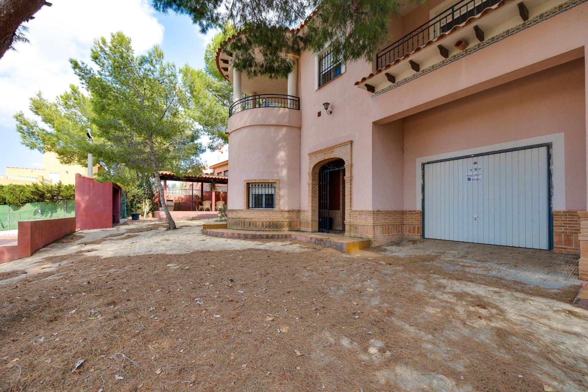 Segunda mano - Villa -
San Miguel de Salinas - Ciudad de las comunicaciones