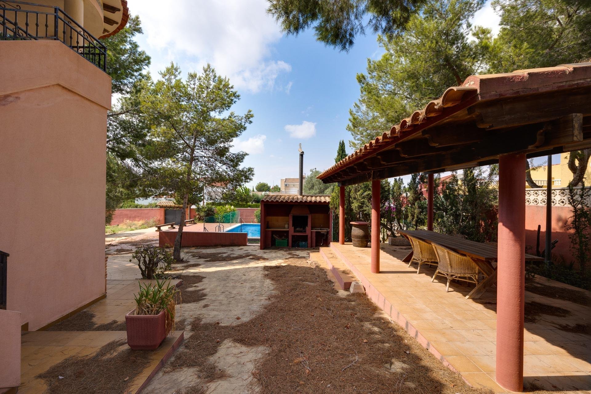 Segunda mano - Villa -
San Miguel de Salinas - Ciudad de las comunicaciones