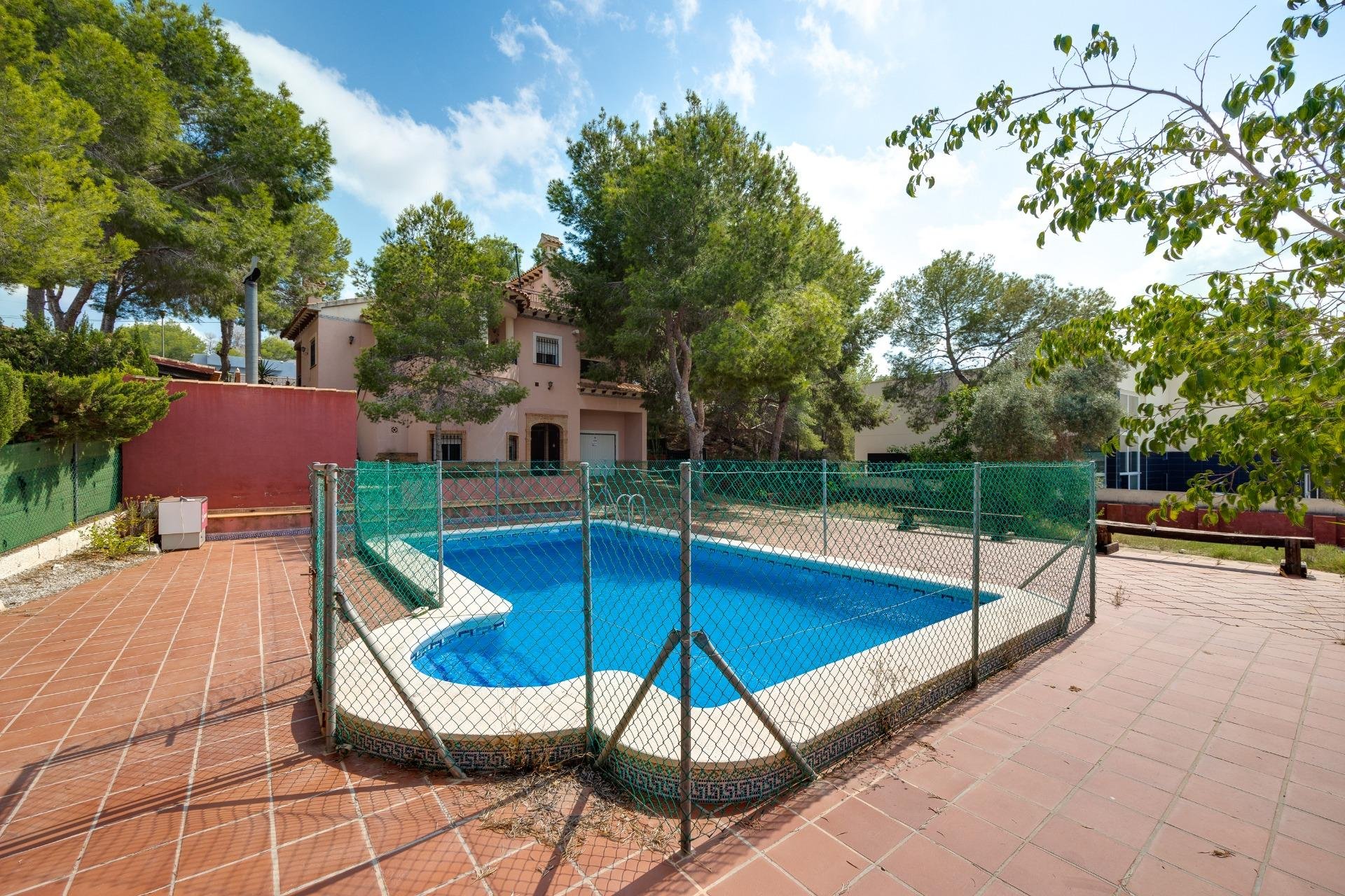 Segunda mano - Villa -
San Miguel de Salinas - Ciudad de las comunicaciones