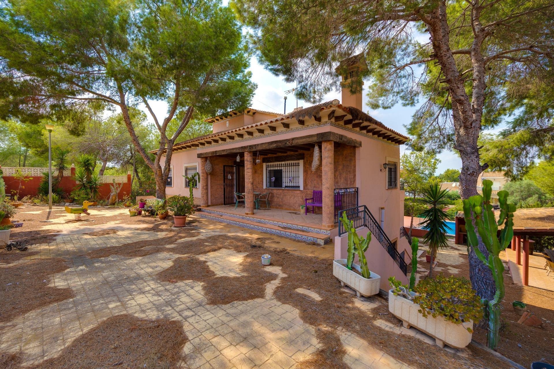 Segunda mano - Villa -
San Miguel de Salinas - Ciudad de las comunicaciones