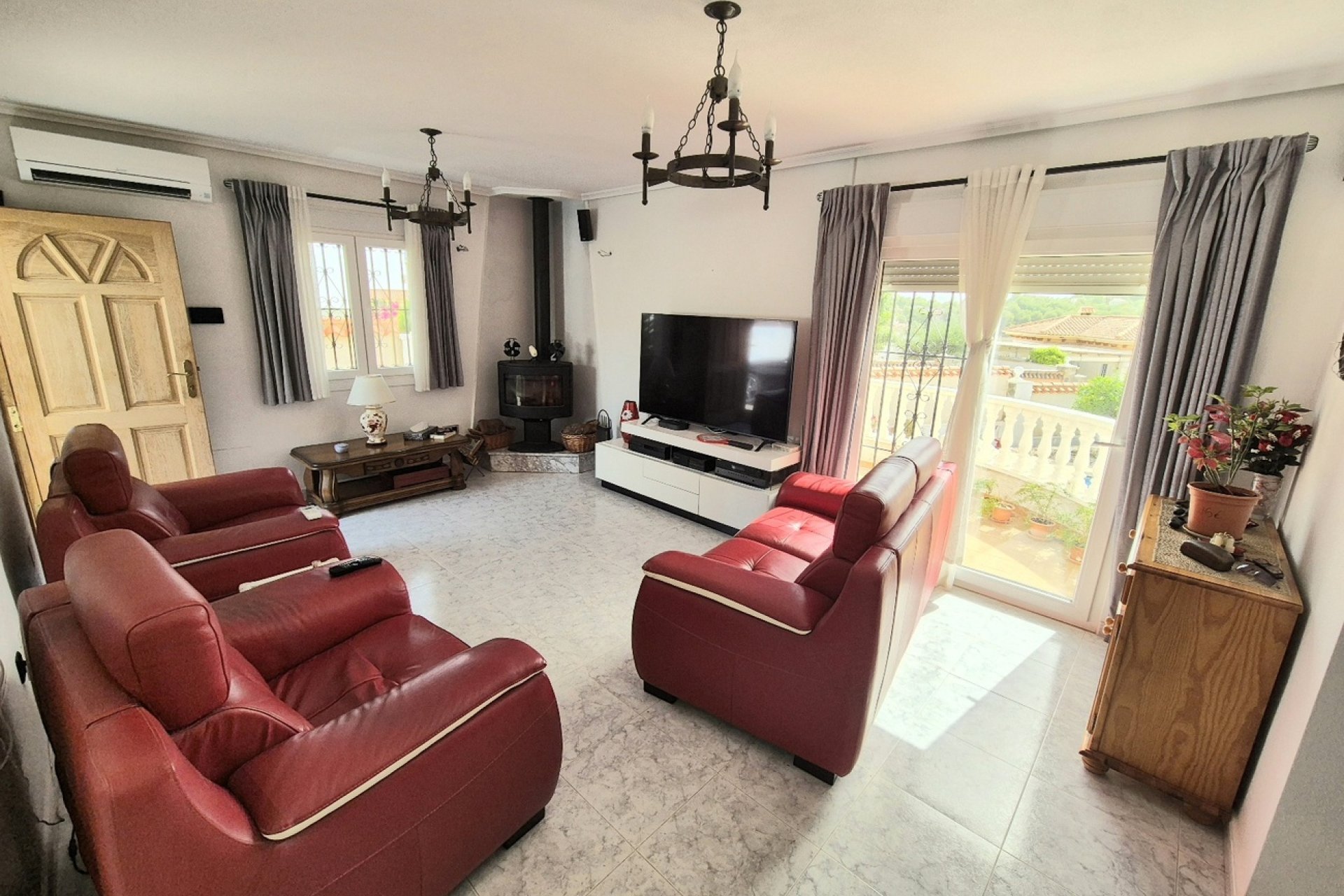 Segunda mano - Villa -
San Miguel de Salinas - Ciudad de las comunicaciones