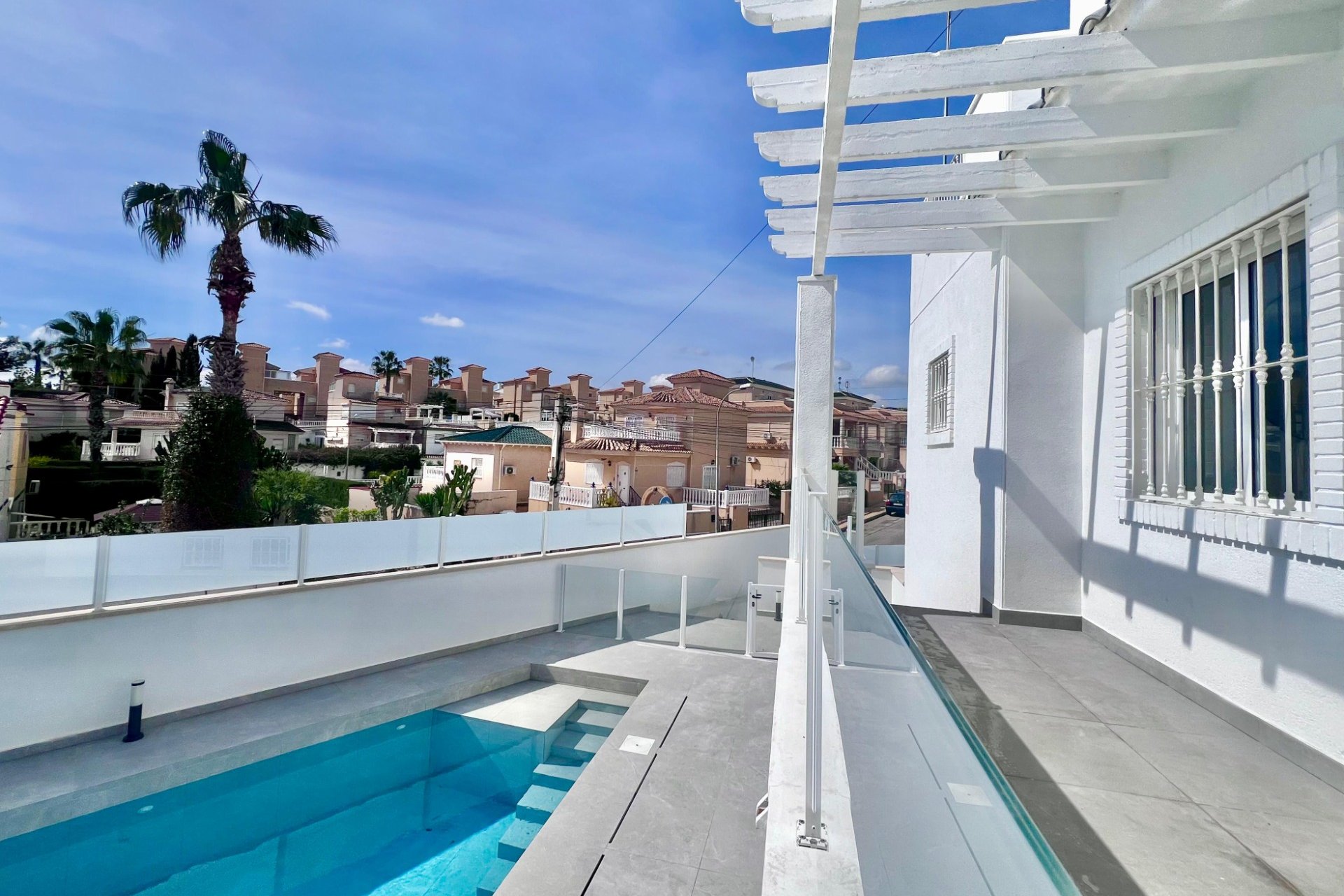 Segunda mano - Villa -
San Miguel de Salinas - Las filipinas