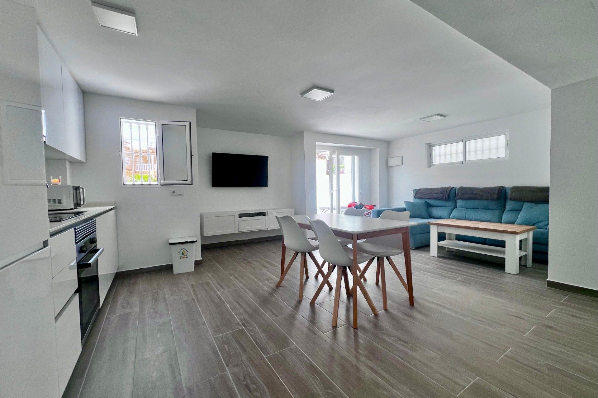 Segunda mano - Villa -
San Miguel de Salinas - Las filipinas