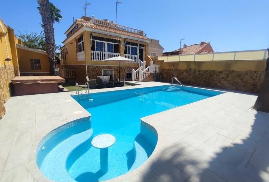 Segunda mano - Villa -
Torrevieja - Aguas nuevas 1