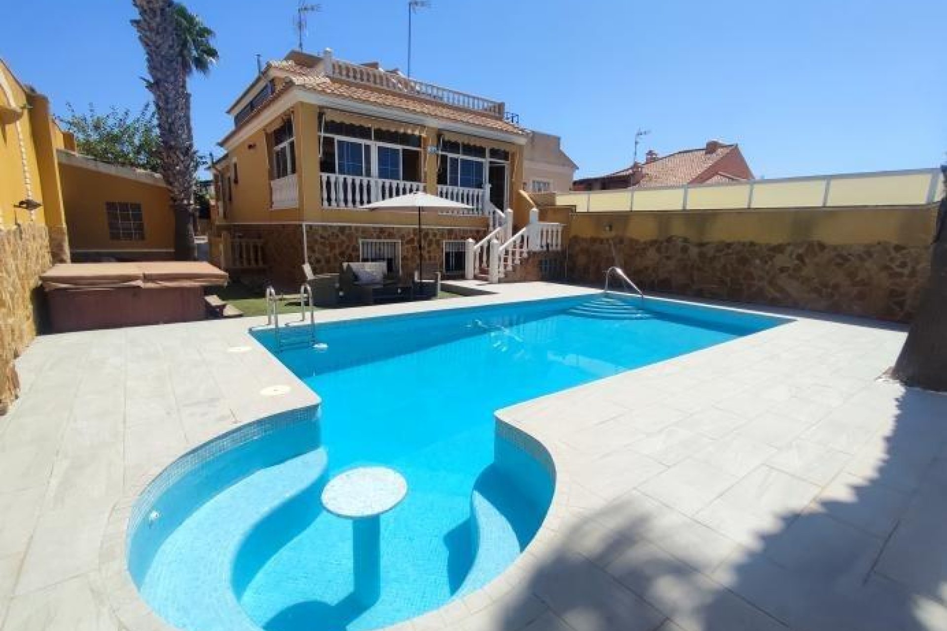 Segunda mano - Villa -
Torrevieja - Aguas nuevas 1
