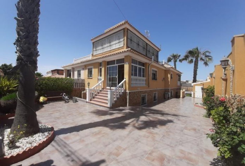 Segunda mano - Villa -
Torrevieja - Aguas nuevas 1