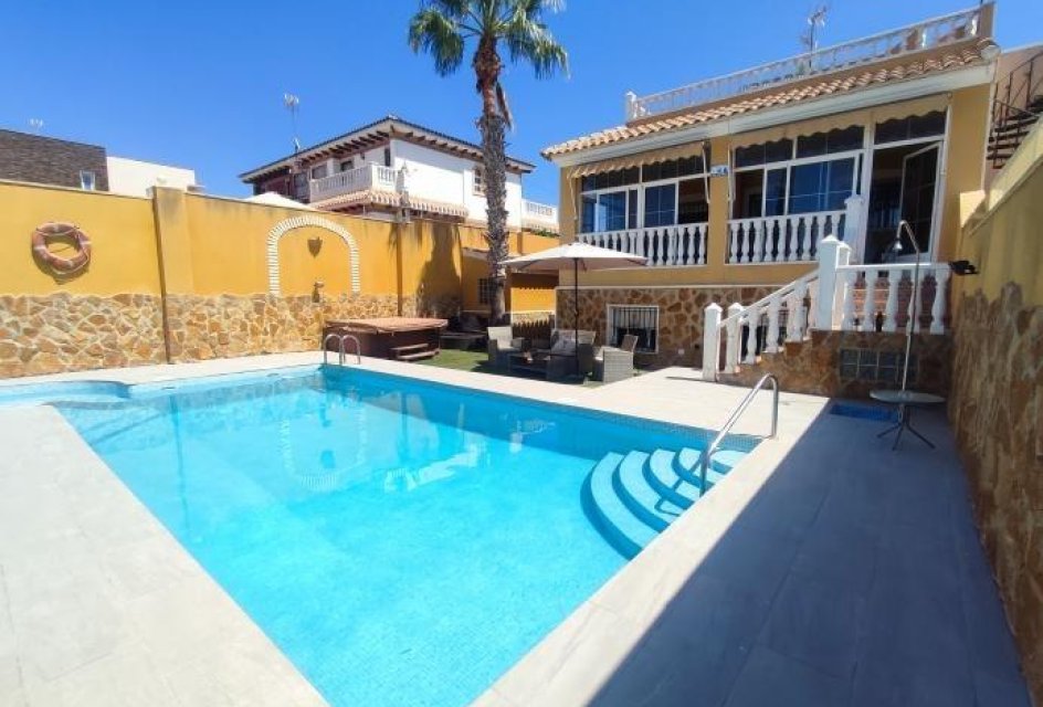 Segunda mano - Villa -
Torrevieja - Aguas nuevas 1
