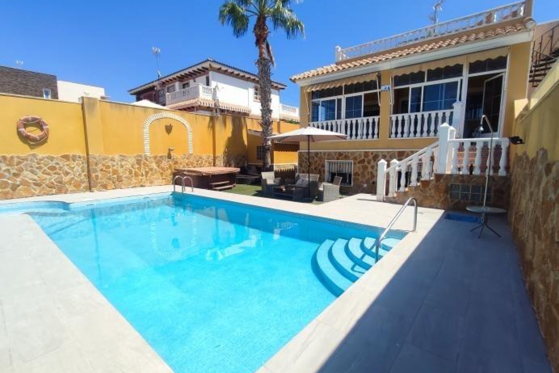 Segunda mano - Villa -
Torrevieja - Aguas nuevas 1