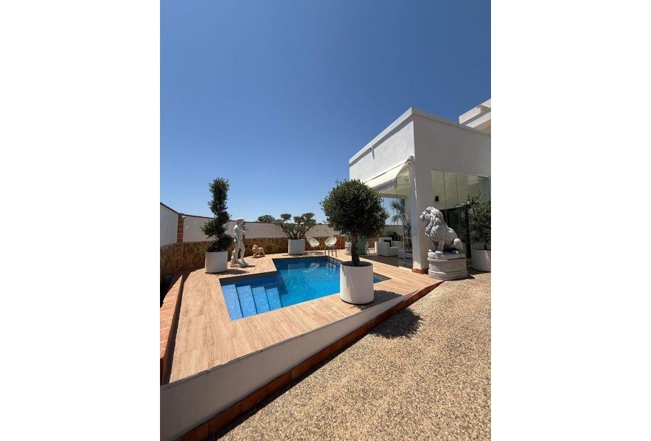 Segunda mano - Villa -
Torrevieja - Aguas Nuevas