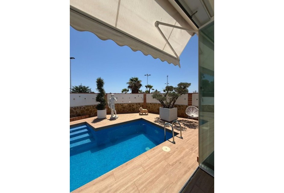 Segunda mano - Villa -
Torrevieja - Aguas Nuevas