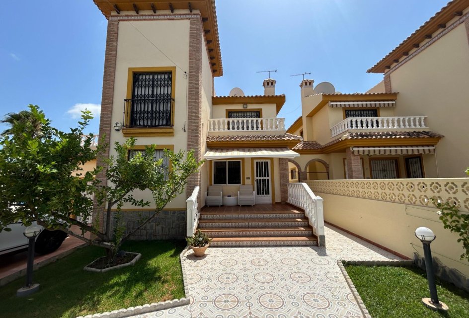 Segunda mano - Villa -
Torrevieja - La Siesta - El Salado - Torreta